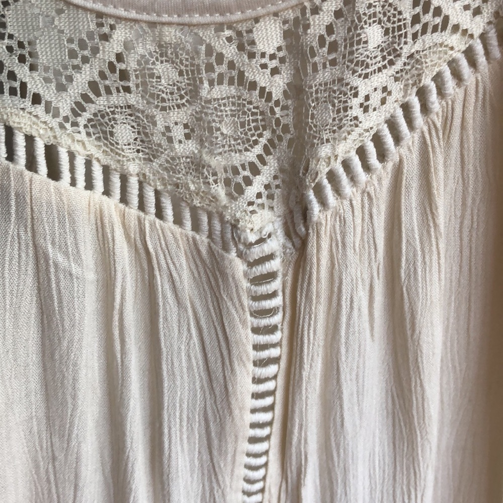 Gently worn Rue21 flowy top. Medium. Lace/crotchet design Ivory. - Picture 6 of 15